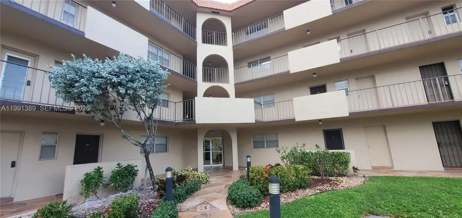 6361 N Falls Cir Dr # 106, Lauderhill FL 33319