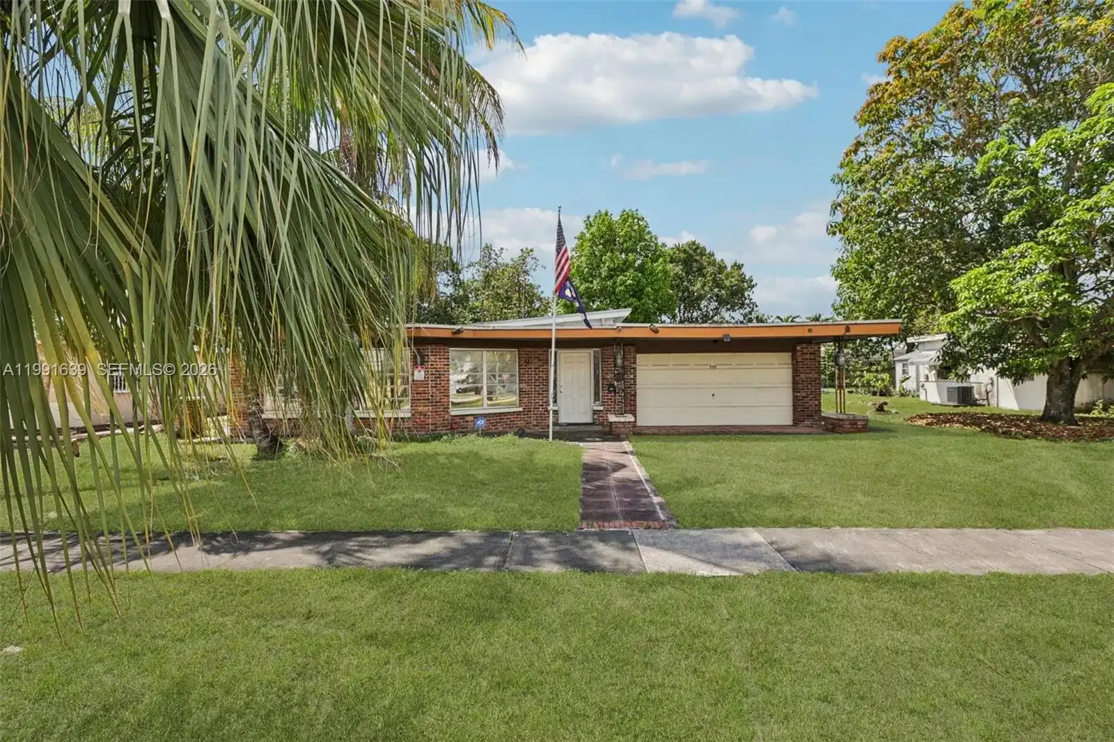 272 W 46th St, Hialeah FL 33012