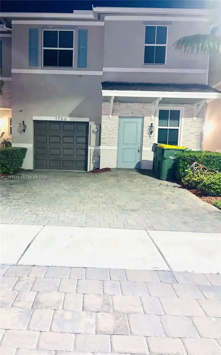 1766 SE 7th Ter, Homestead FL 33034