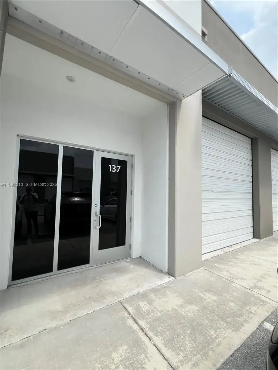 10890 NW 17th St # 137, Sweetwater FL 33172