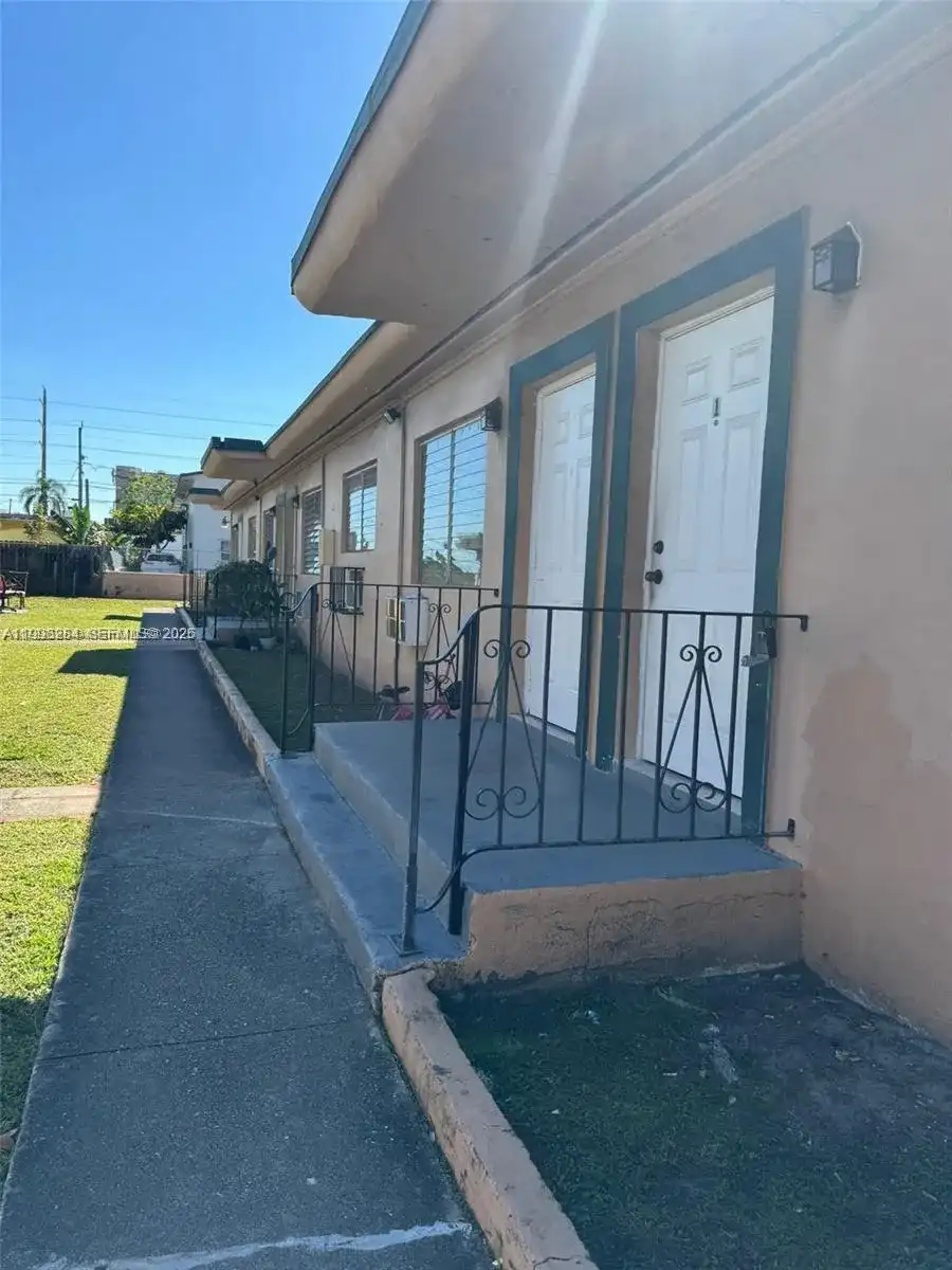 2110 NW 24th St, Miami FL 33142