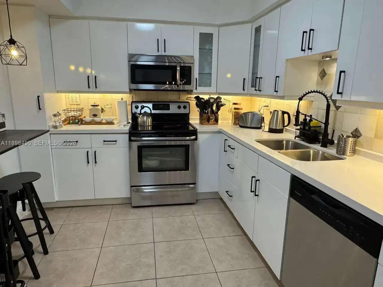 3600 Mystic Pointe Dr # 910, Aventura FL 33180
