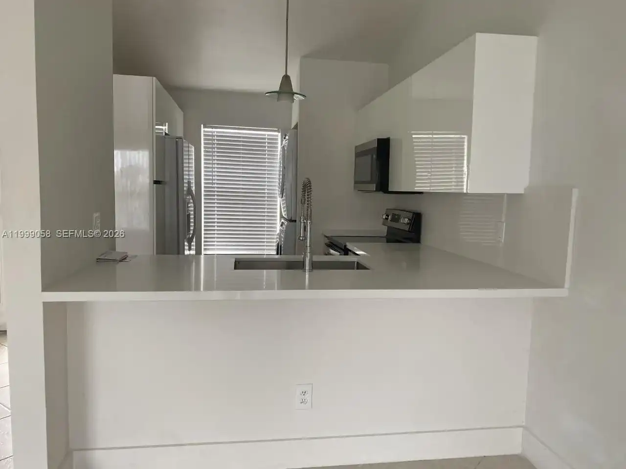219 SE 8th St # 601, Hallandale Beach FL 33009