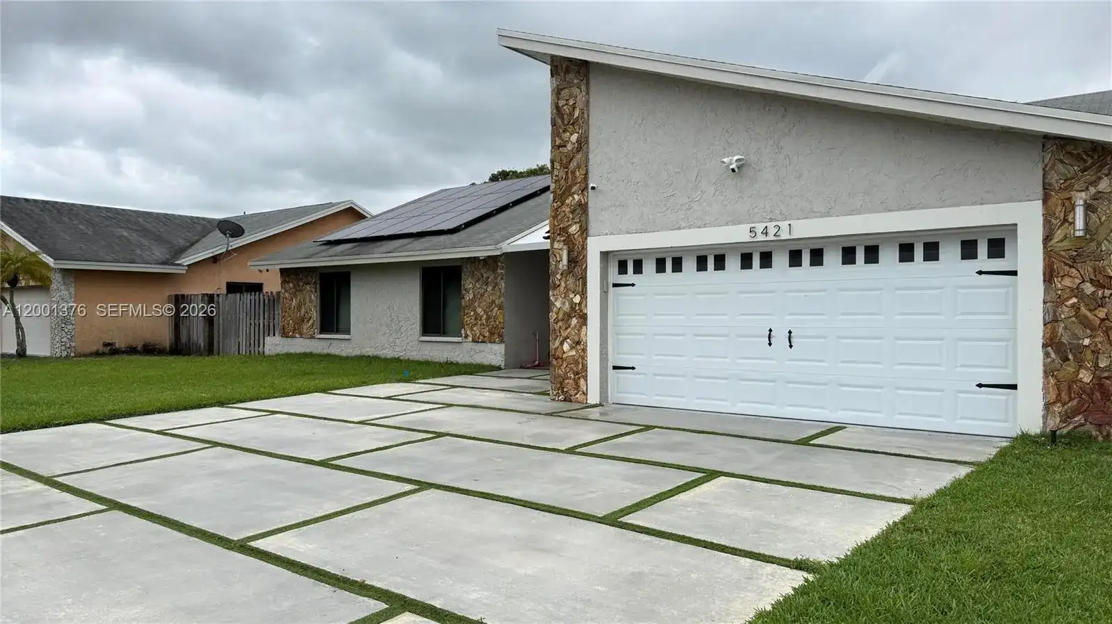 5421 NW 84th Ave, Lauderhill FL 33351