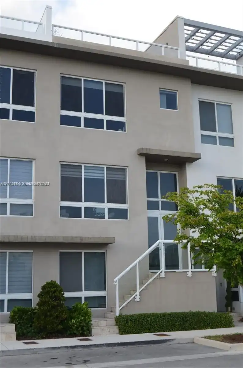 10347 NW 64th, Doral FL 33178
