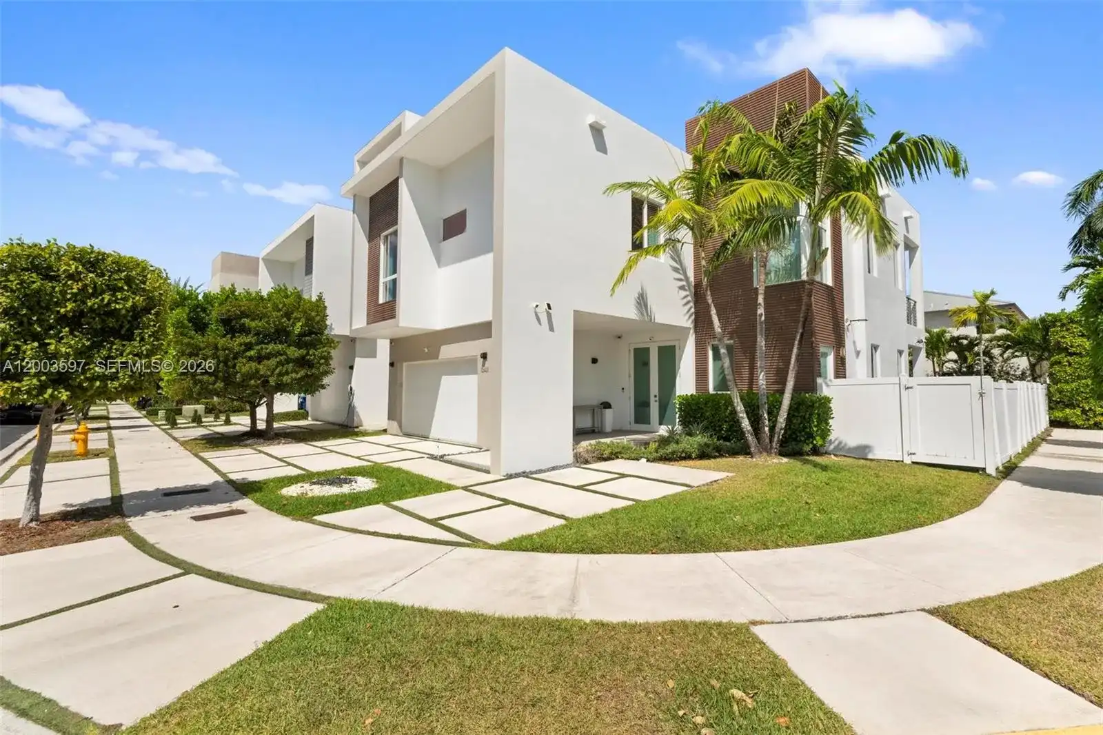 10431 NW 68th Ter, Doral FL 33178