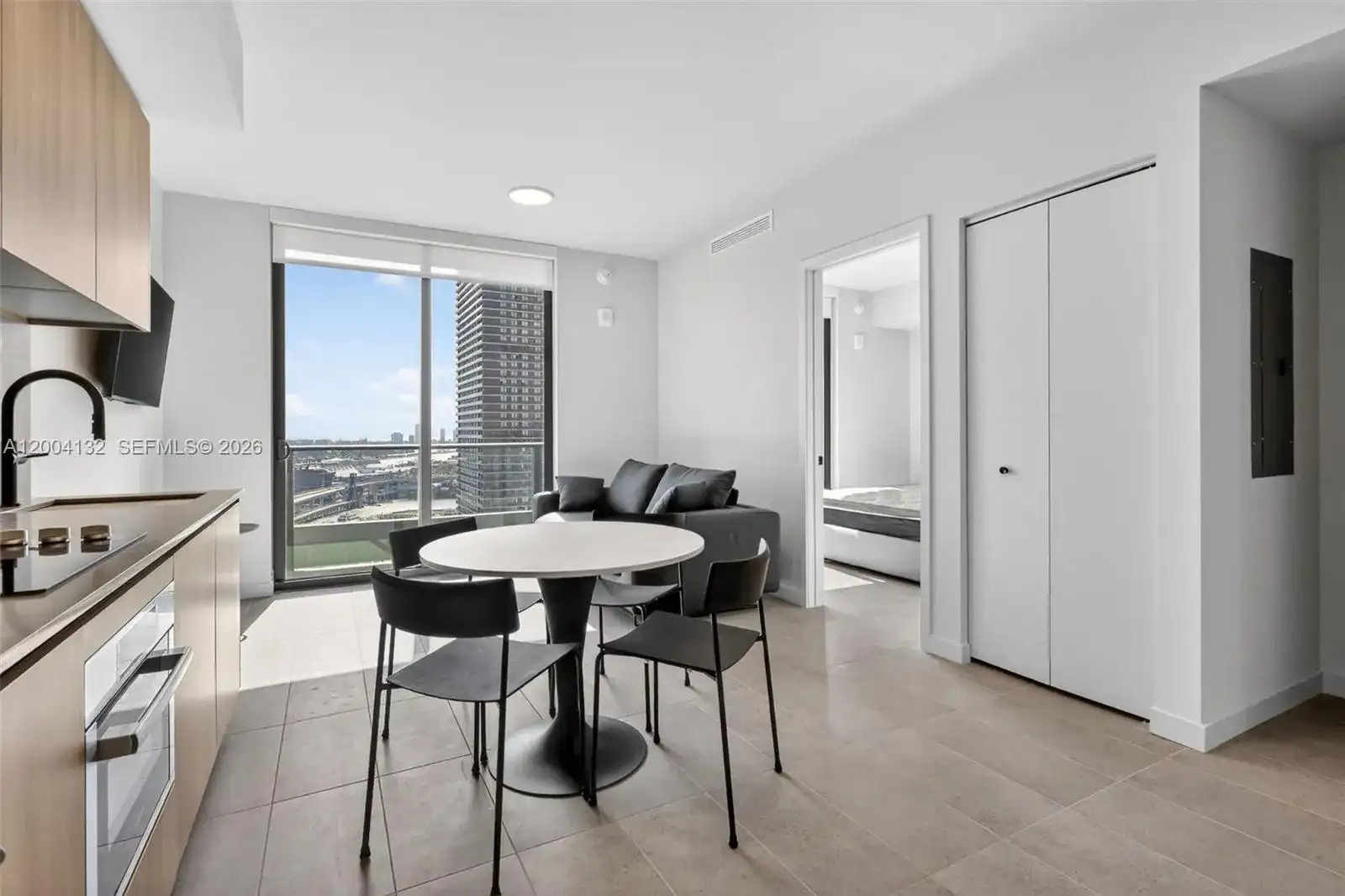 121 NE 5th Steet # 3313, Miami FL 33132