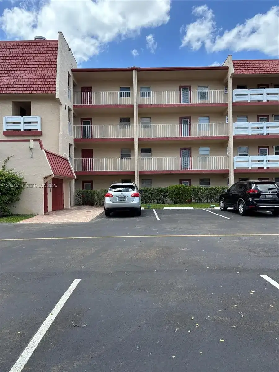 1045 Country Club Dr # 307, Margate FL 33063
