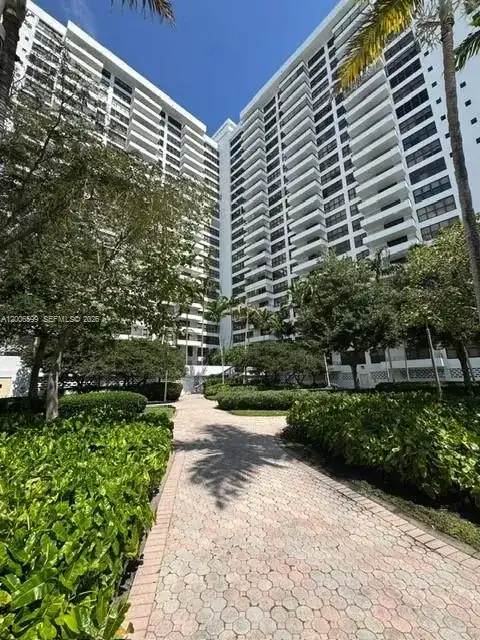 2500 Parkview Dr, Hallandale Beach FL 33009