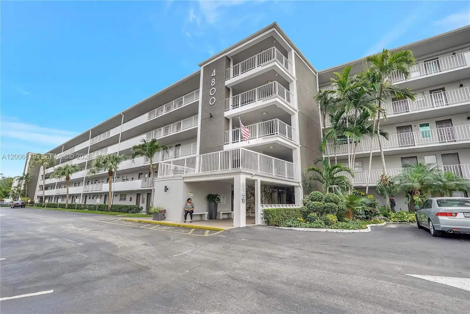 4800 Hillcrest Ln # 207, Hollywood FL 33021