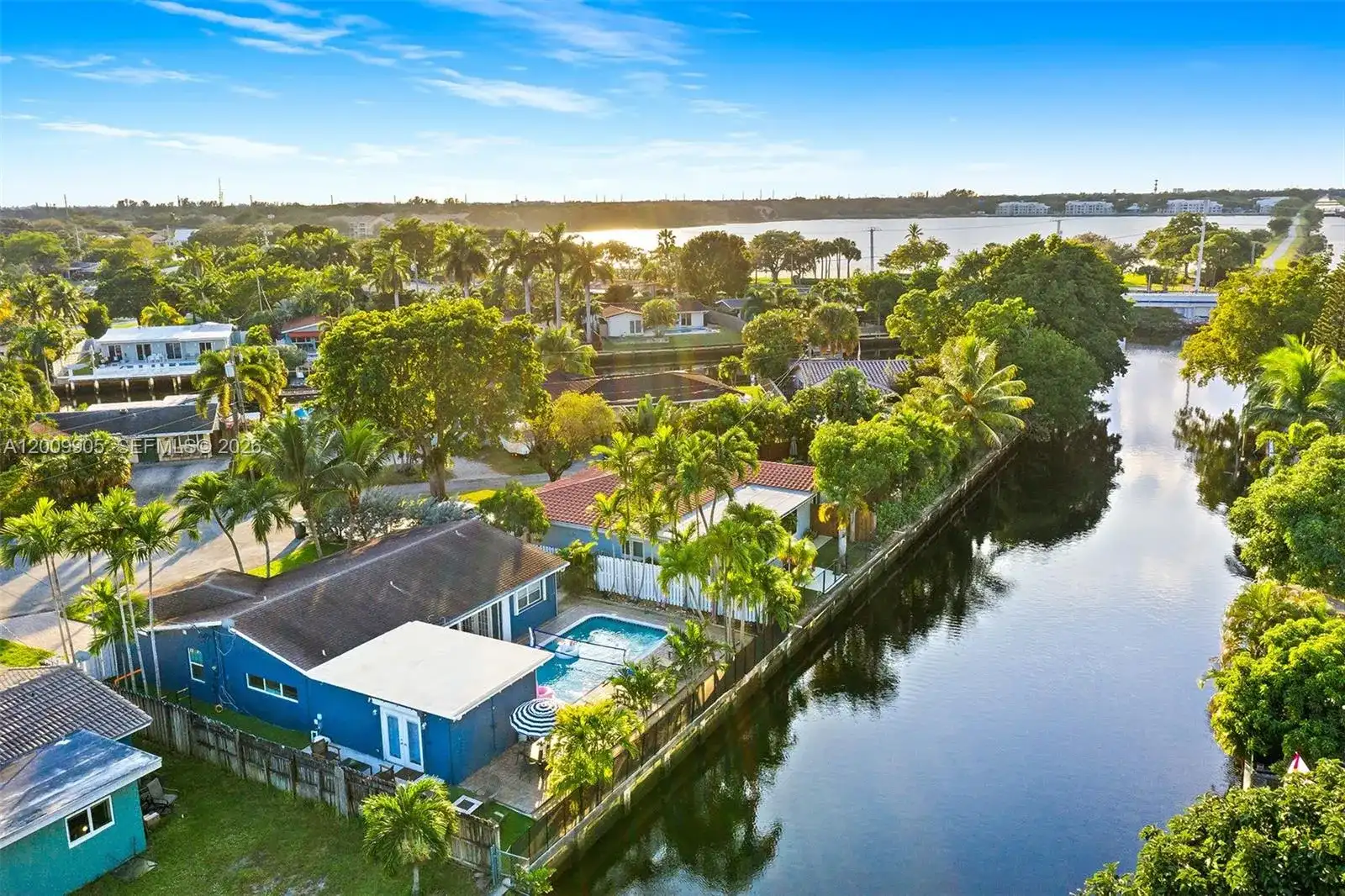2005 NW 37th St, Oakland Park FL 33309