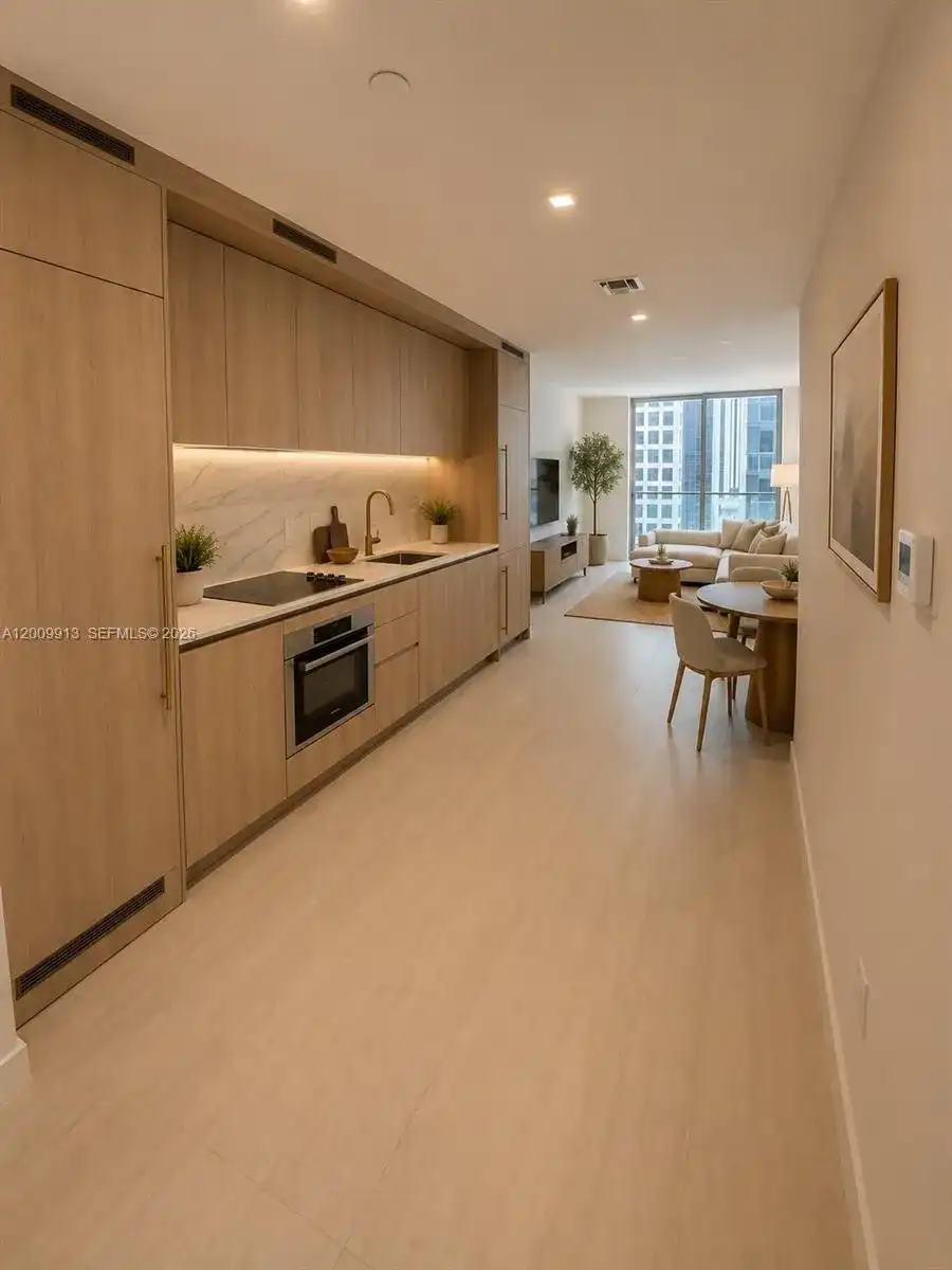77 SE 5TH ST # 1811, Miami FL 33131