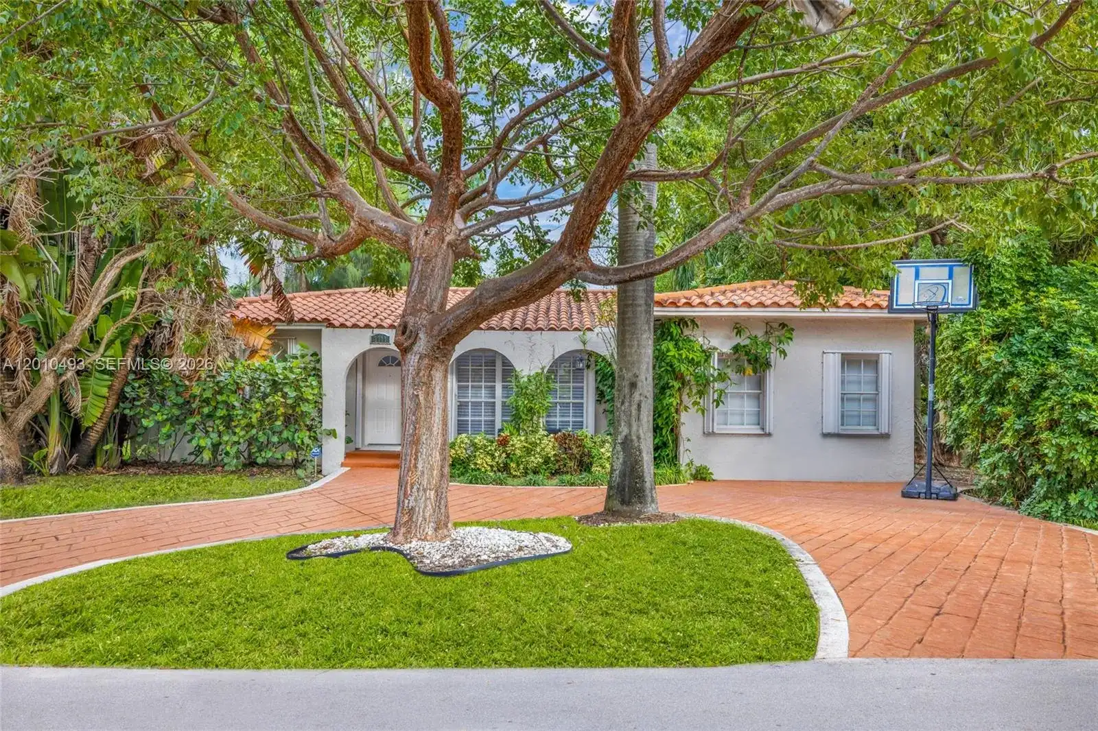 7711 Coquina Dr, North Bay Village FL 33141
