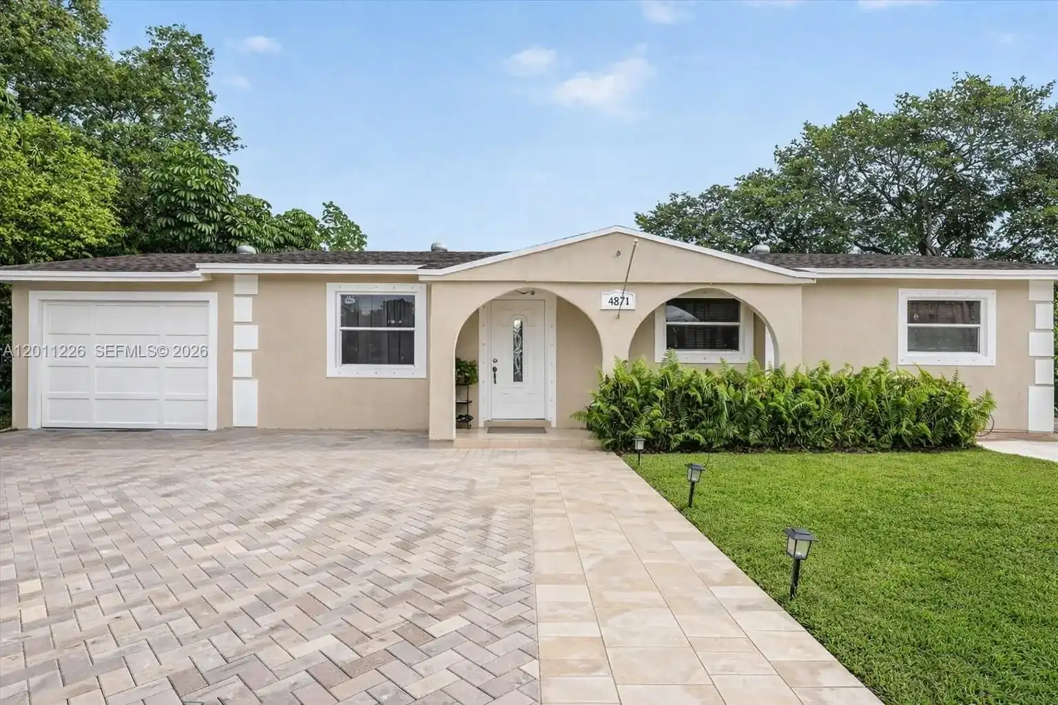 4271 NW 192nd St, Miami Gardens FL 33055