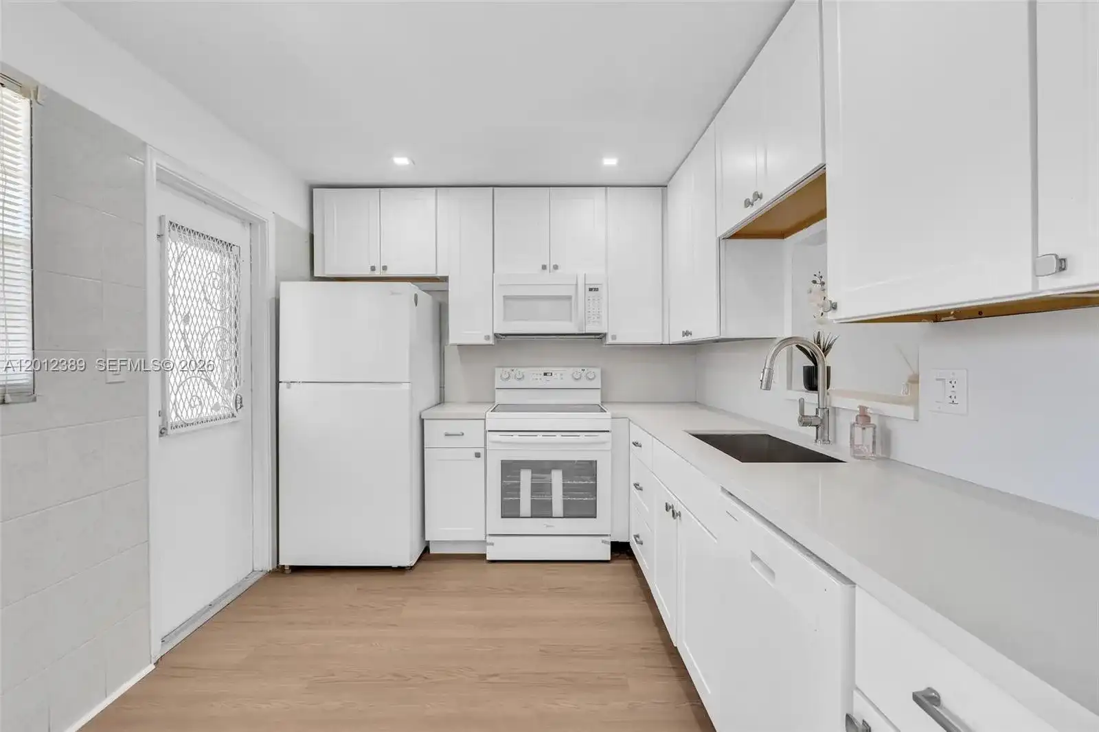 218 NE 12th Ave # 302, Hallandale Beach FL 33009
