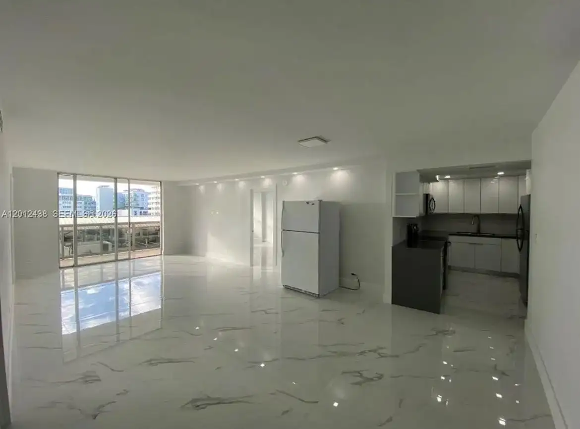 6039 Collins Ave # 1033, Miami Beach FL 33140