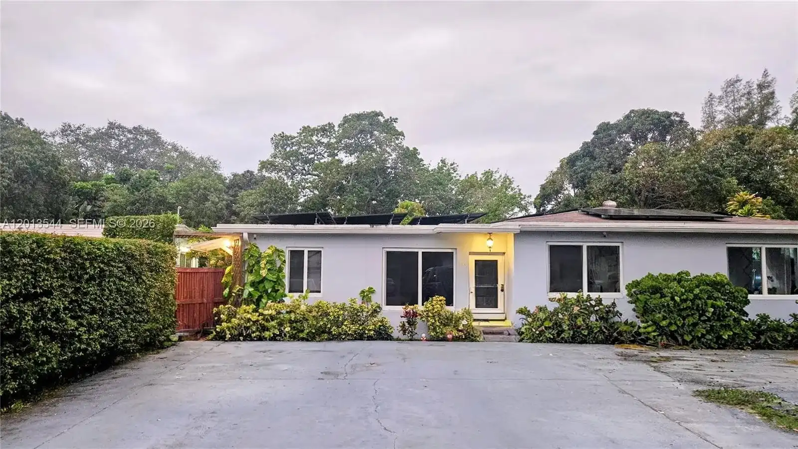 830 NE 159th St, North Miami Beach FL 33162