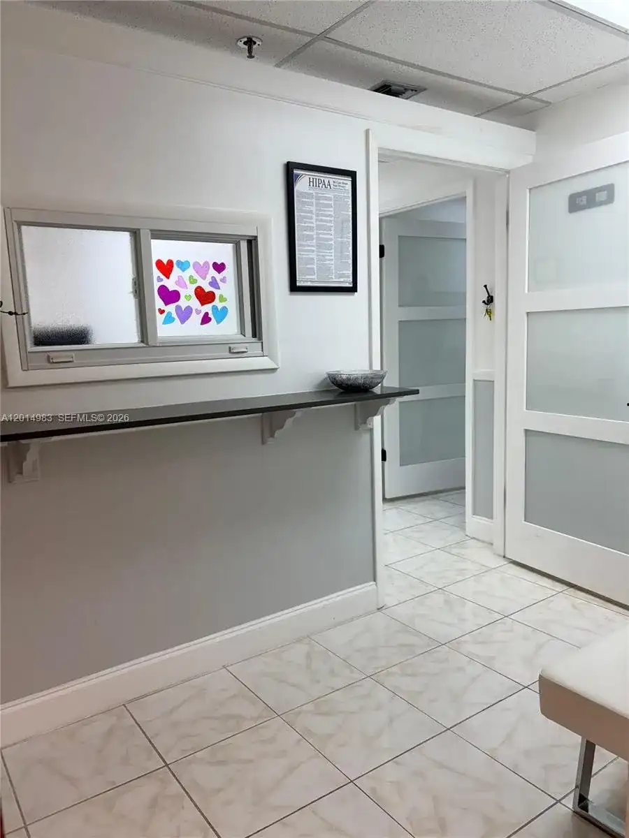 2100 W 76th St # 407, Hialeah FL 33016