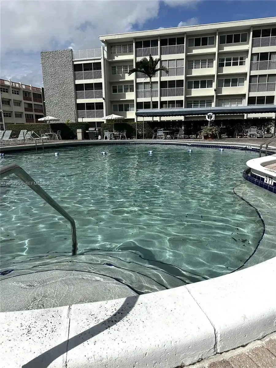 410 SE 2nd St # 415, Hallandale Beach FL 33009