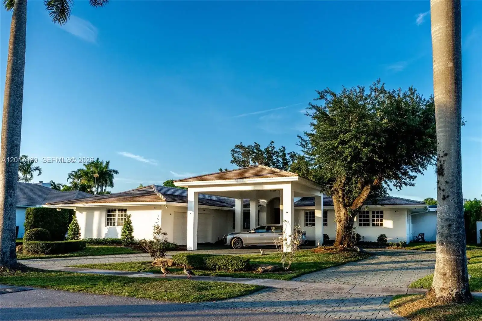 15761 Turnberry Dr, Miami Lakes FL 33014