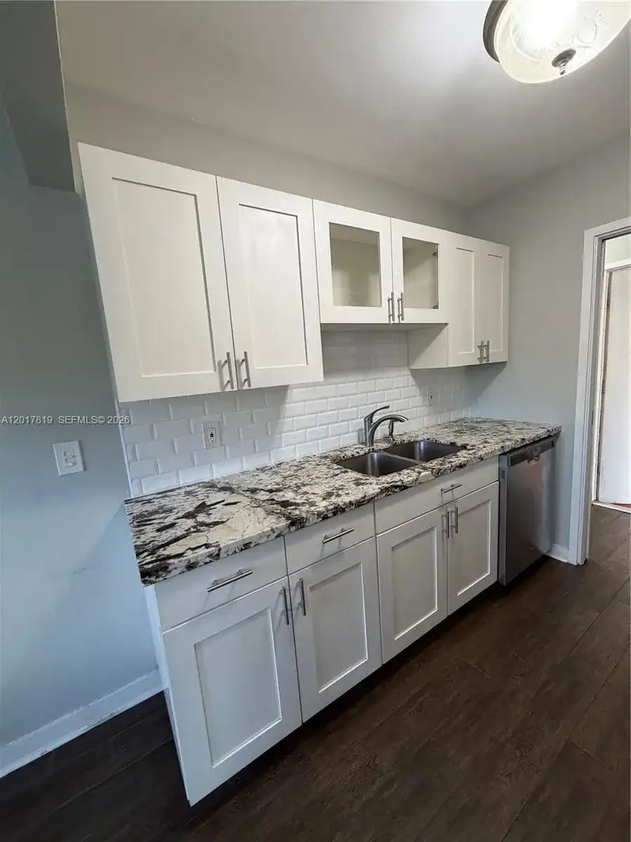 2591 NE 55TH CT # 202, Fort Lauderdale FL 33308