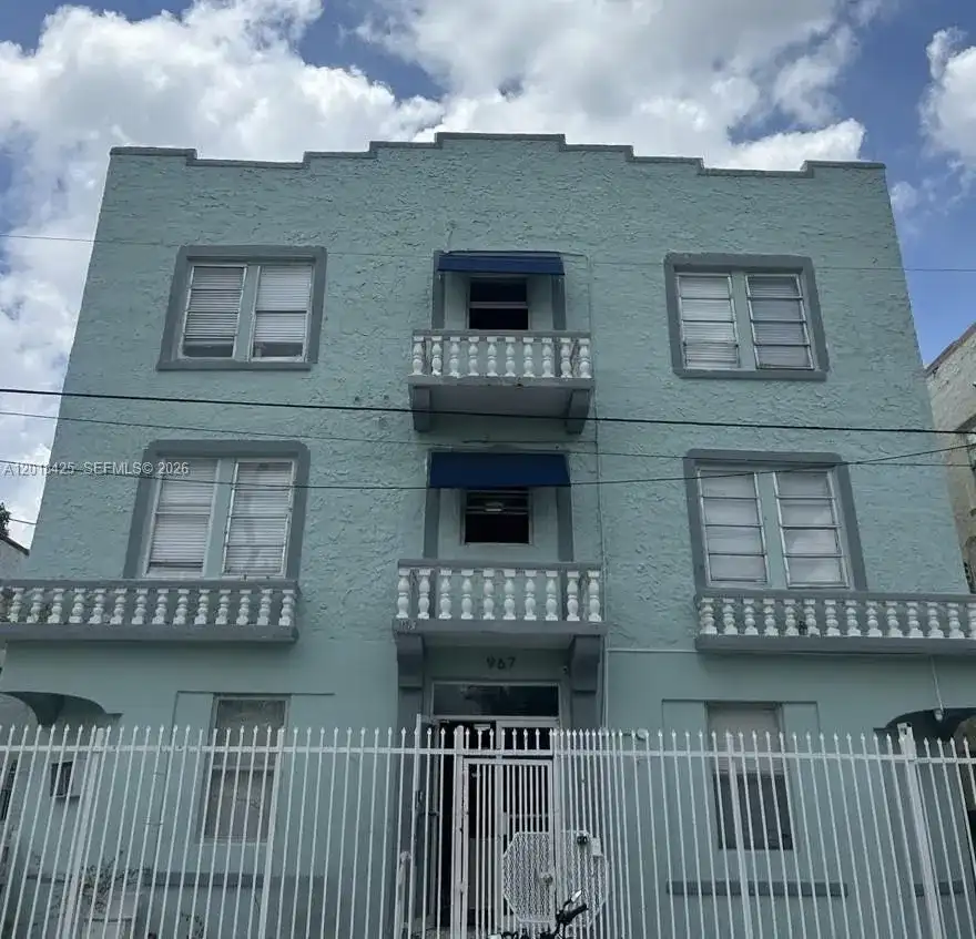967 SW 5th St # 13, Miami FL 33130