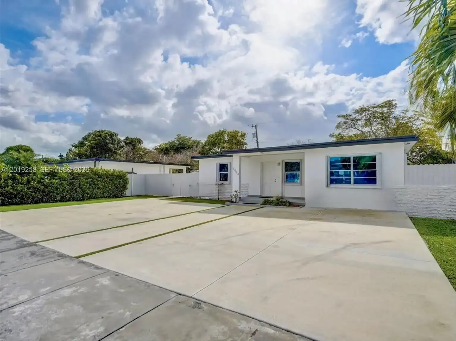9494 SW 39th St, Miami FL 33165