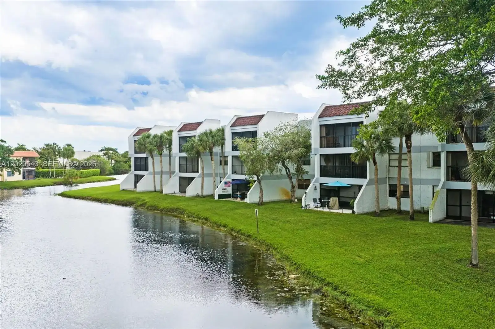 200 Lakeview Dr # 113, Weston FL 33326