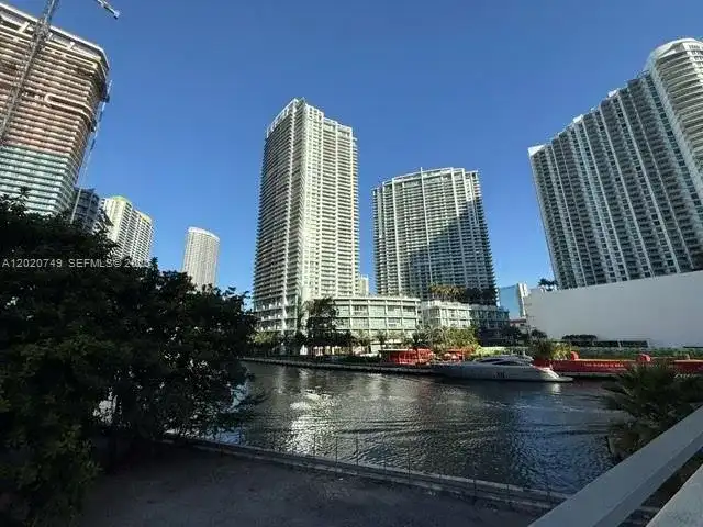 92 SW 3rd St # 1804, Miami FL 33130