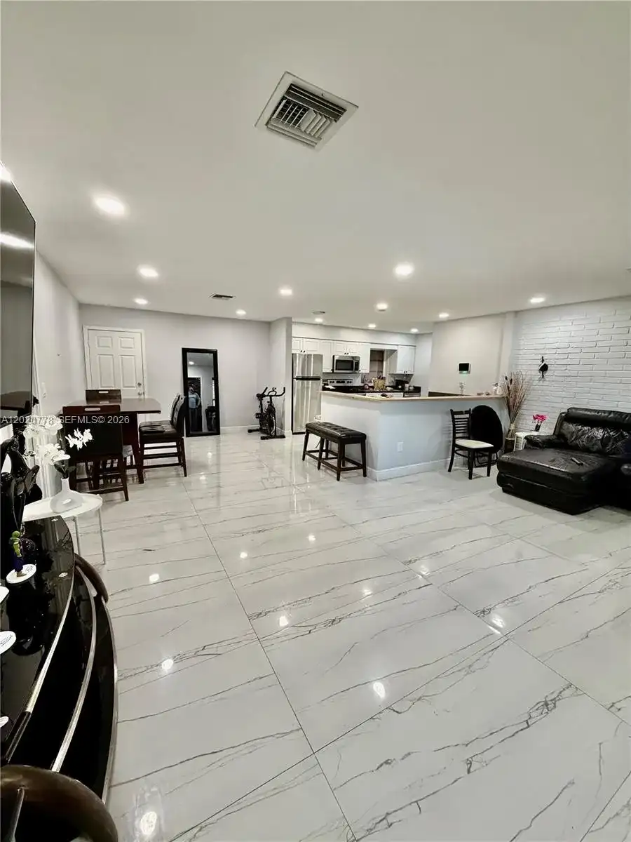 518 NW 47th Ct, Oakland Park FL 33309
