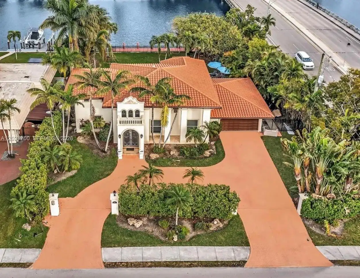 900 Diplomat Pkwy, Hallandale Beach FL 33009