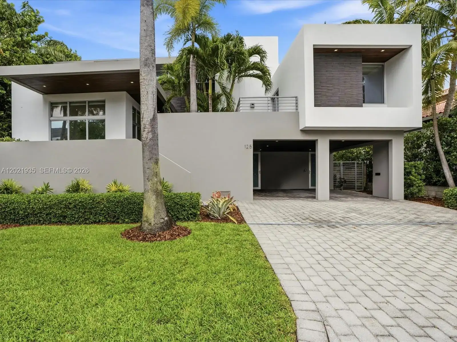 125 Hampton Ln, Key Biscayne FL 33149