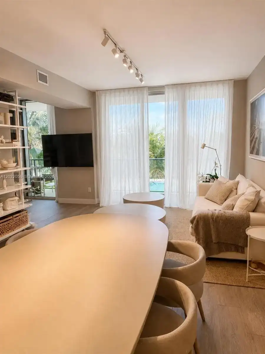 2960 NE 207th St # 712, Aventura FL 33180
