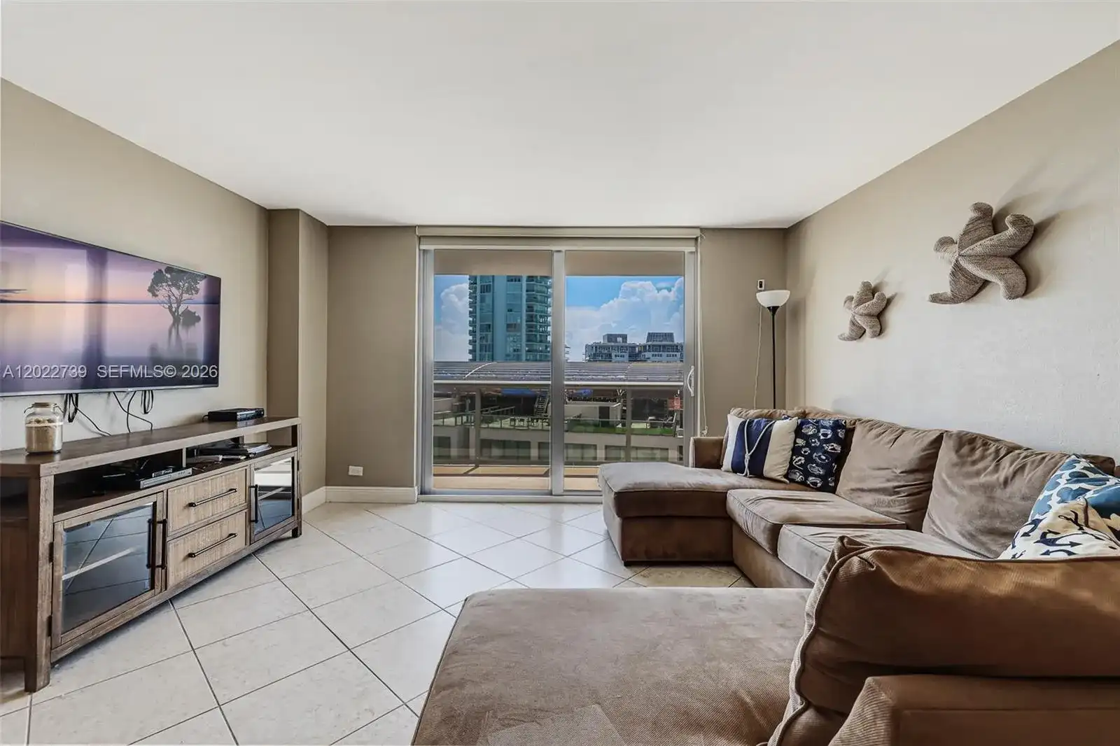 6039 Collins Ave # 936, Miami Beach FL 33140