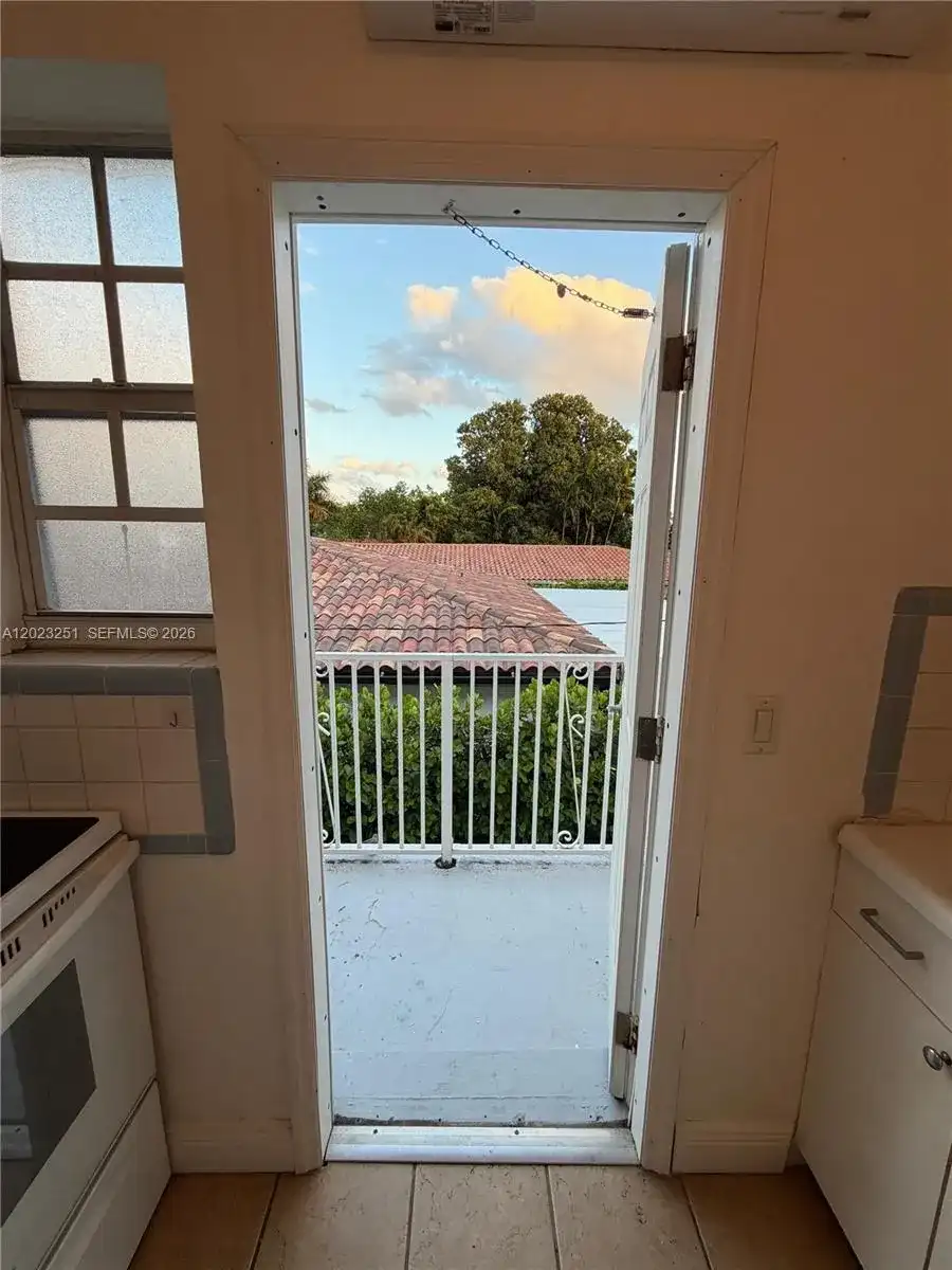 2200 Calais Dr # 5, Miami Beach FL 33141
