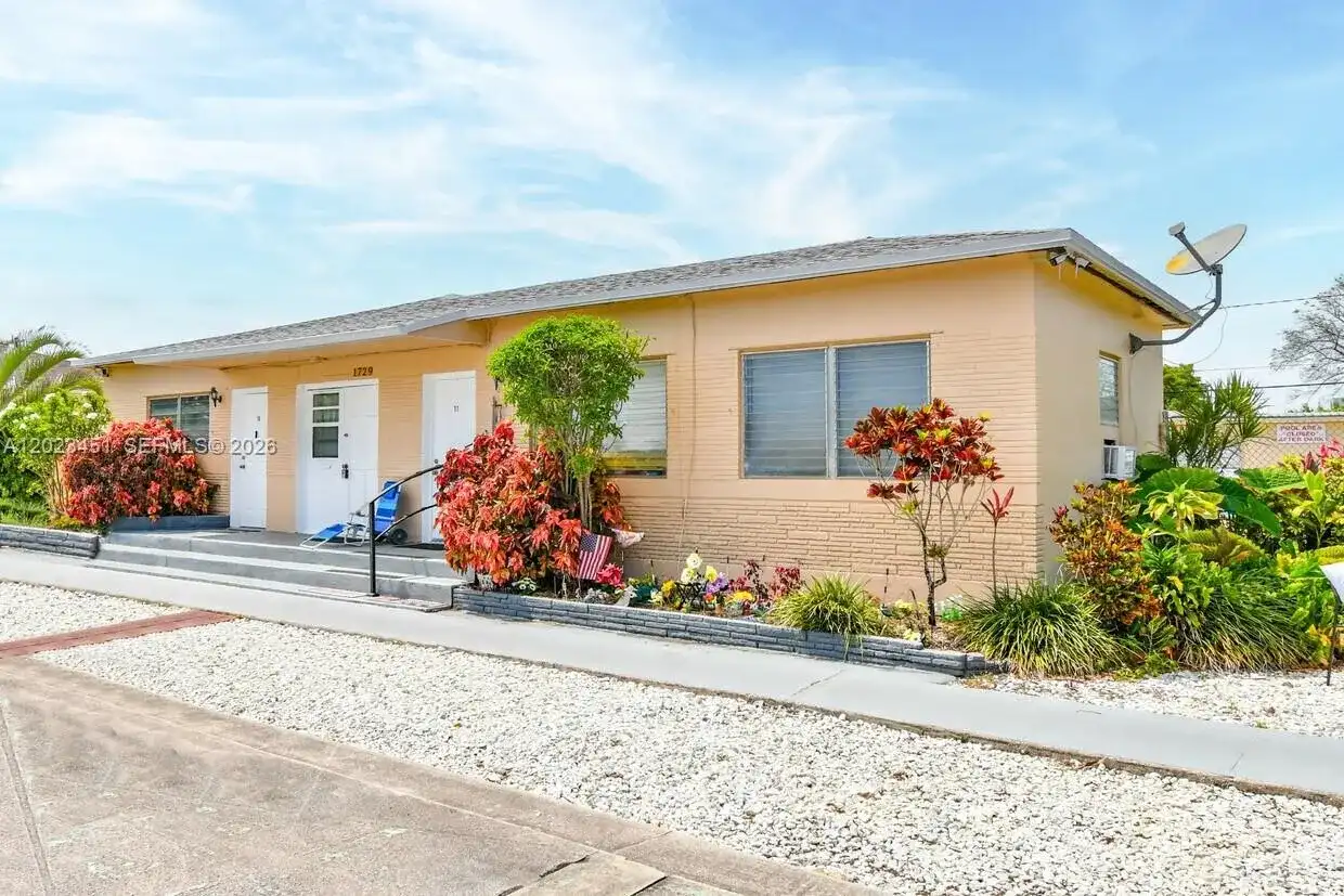 1741-1743 Moffett St, Hollywood FL 33020