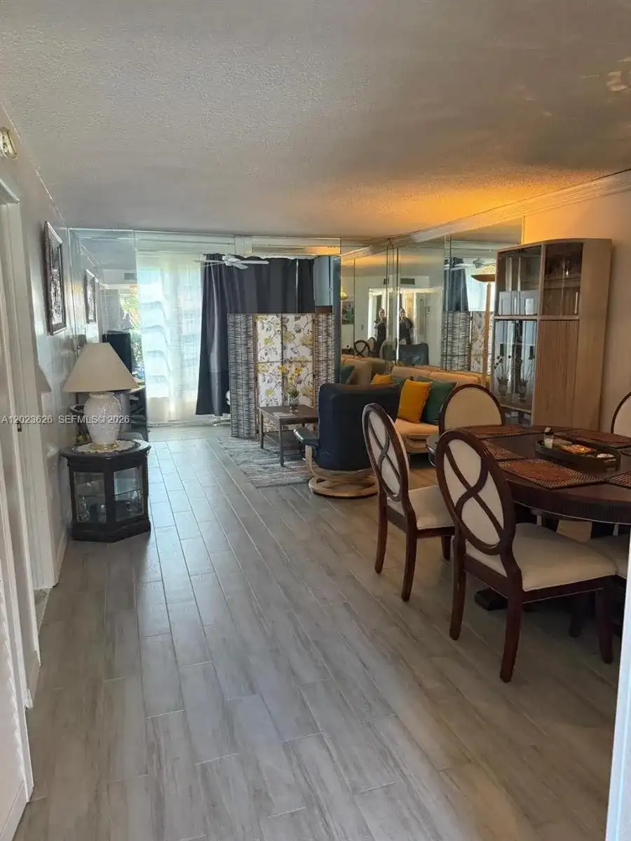 9401 Sunrise Lakes Blvd # 109, Sunrise FL 33322