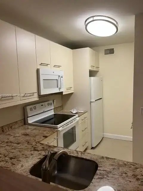 10733 Cleary Blvd # 112, Plantation FL 33324