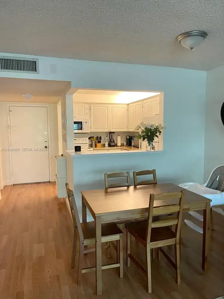 301 Racquet Club Rd # 305, Weston FL 33326