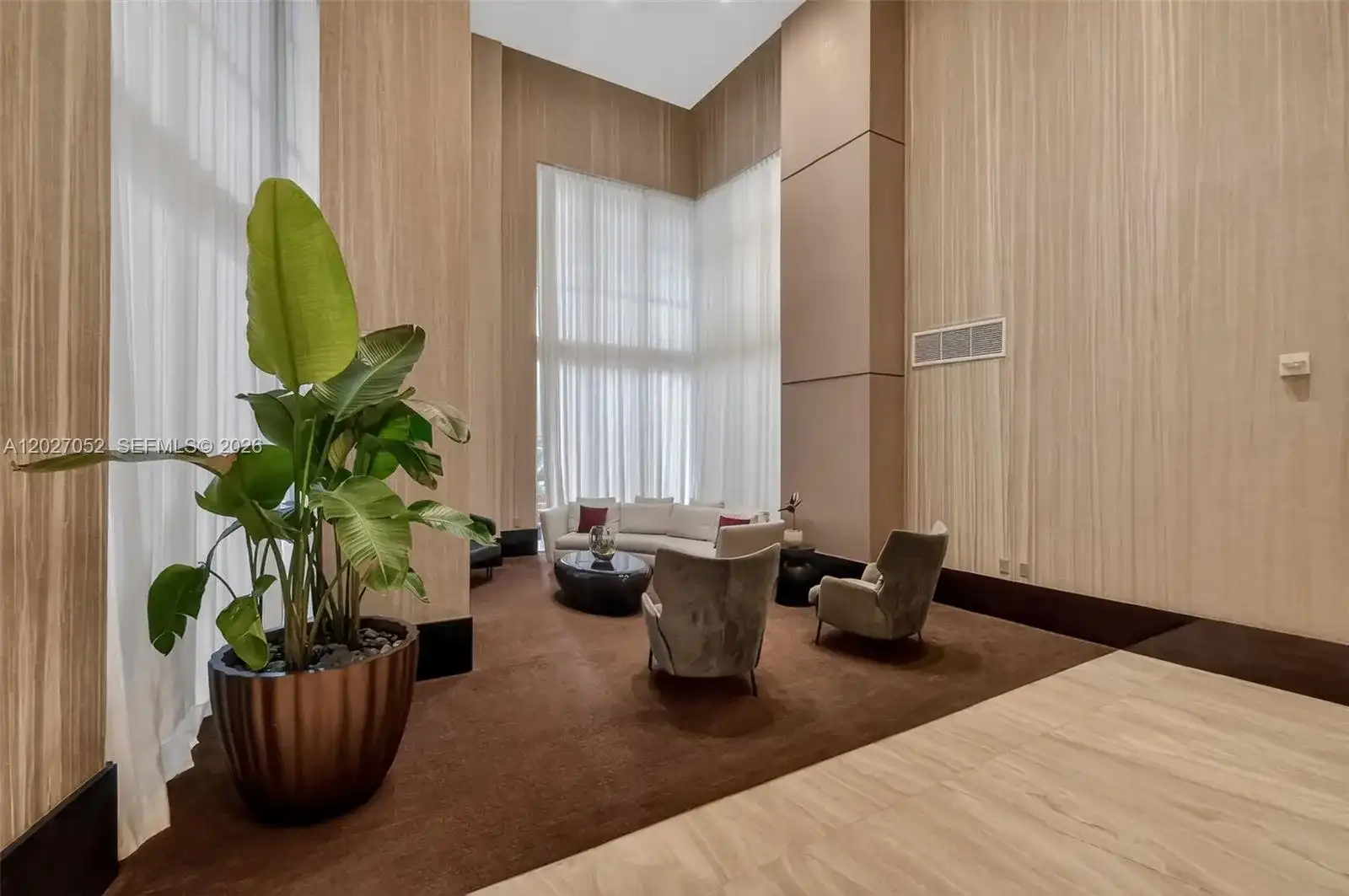 950 Brickell Bay Dr # 4504, Miami FL 33131