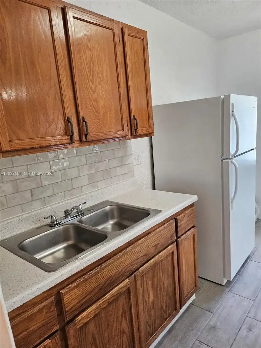 709 NE 4th Ct # 2, Hallandale Beach FL 33009