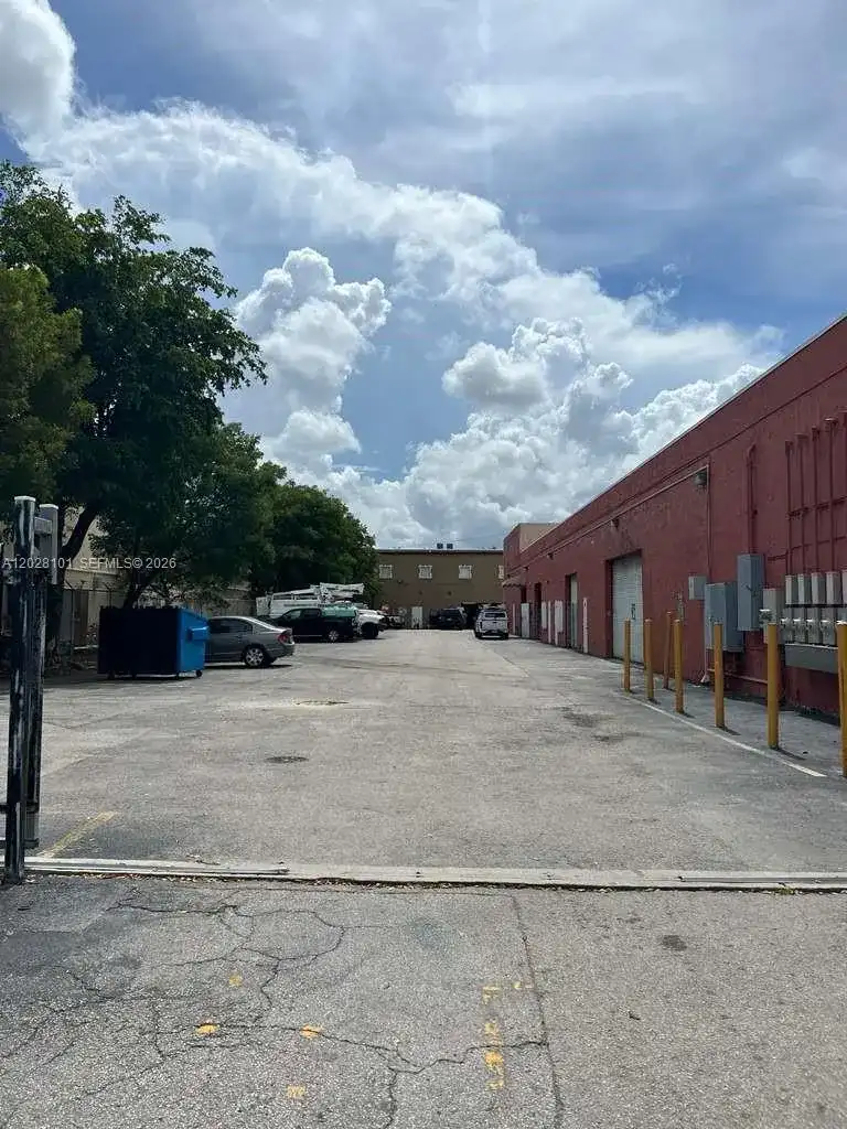13690 SW 142nd Ave, Miami FL 33186