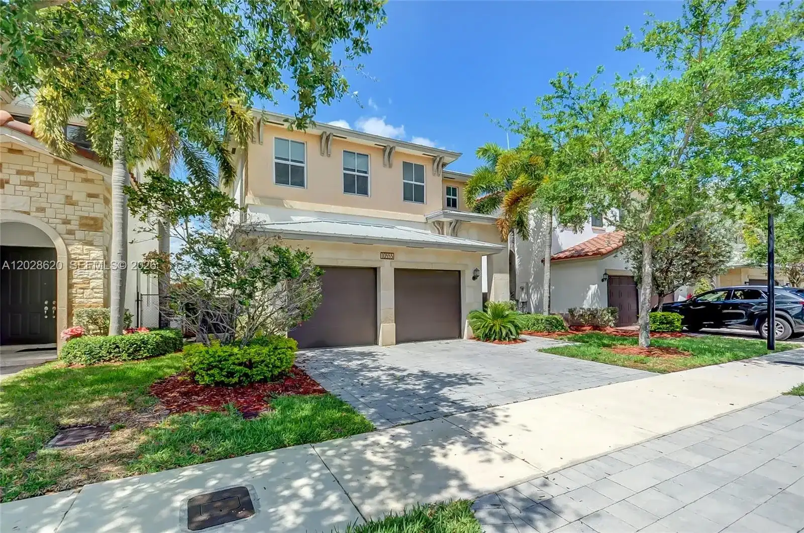 10555 NW 69th Ter, Doral FL 33178