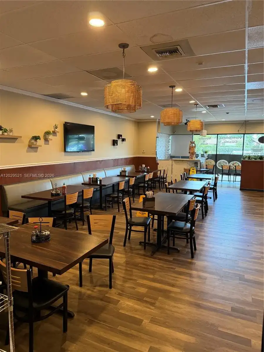 7462 Royal Palm Blvd, Margate FL 33063