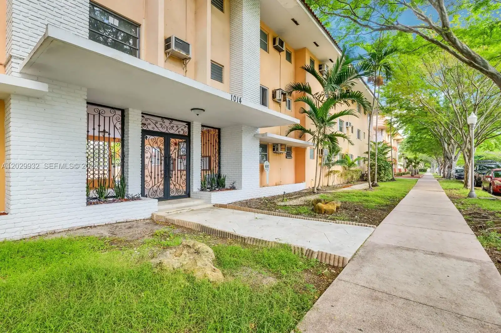 1014 Salzedo St # 211, Coral Gables FL 33134
