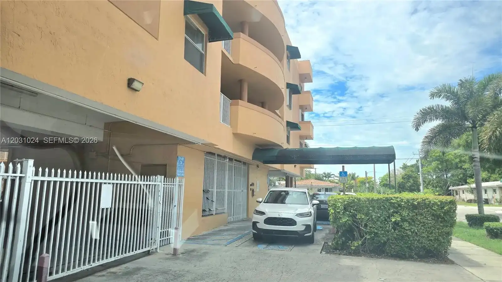 2441 SW 31st Ave # 207, Miami FL 33145