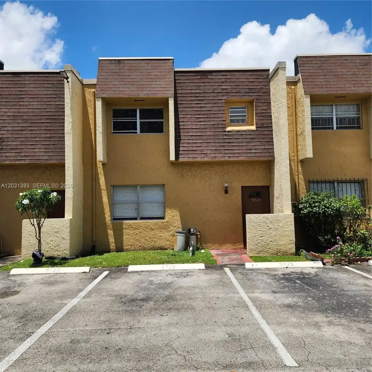 5733 Blueberry Ct, Lauderhill FL 33313