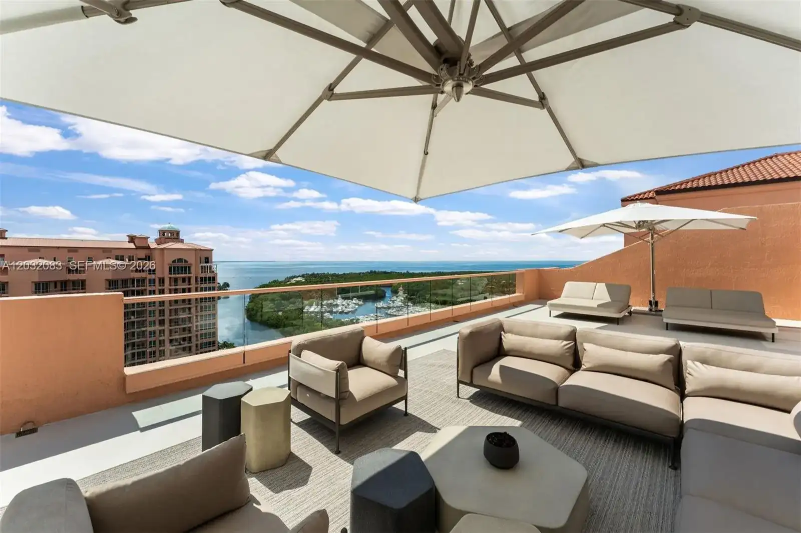 60 Edgewater Dr # D, Coral Gables FL 33133
