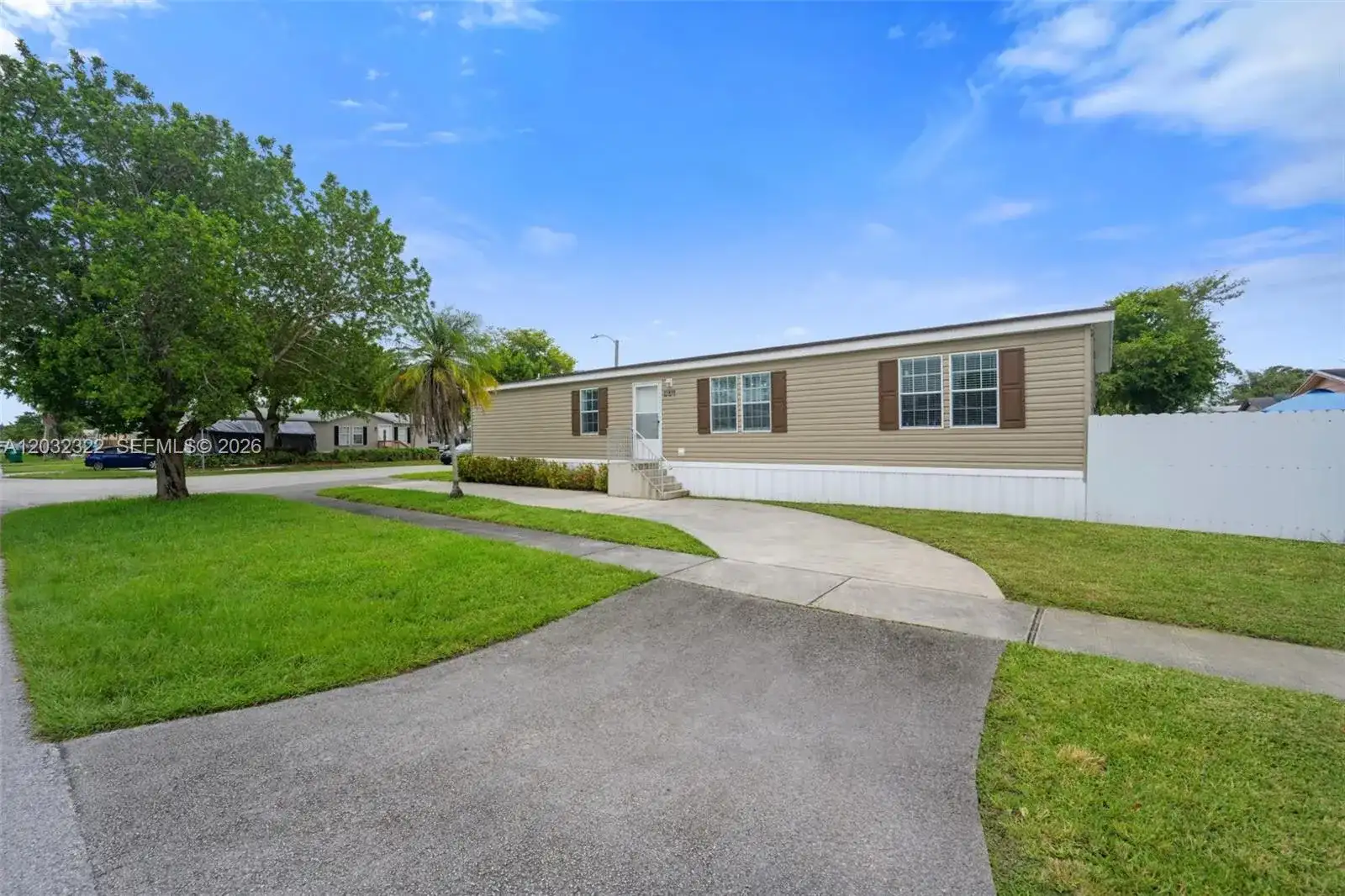 21830 NW 2nd Ct, Pembroke Pines FL 33029