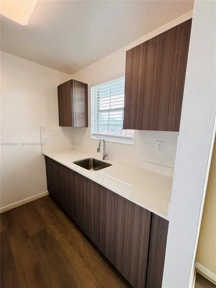 6661 SW 18th St # 206, Pembroke Pines FL 33023